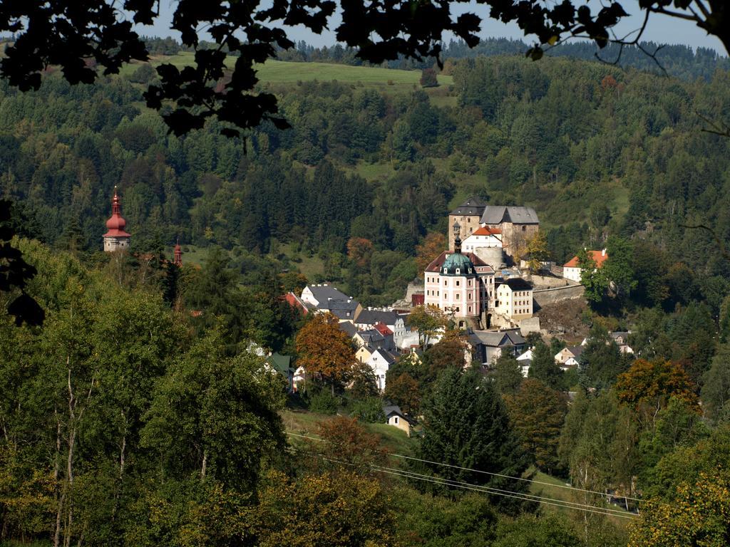 Penzion - Restaurant U Zamku Bečov nad Teplou Dış mekan fotoğraf