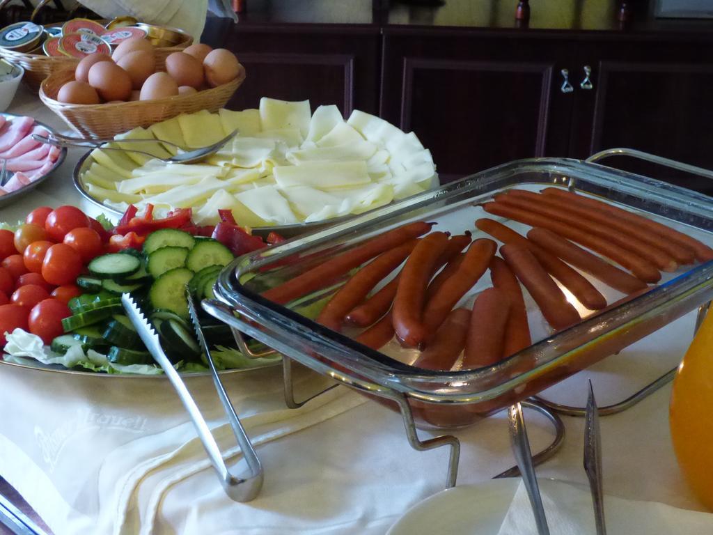 Penzion - Restaurant U Zamku Bečov nad Teplou Dış mekan fotoğraf
