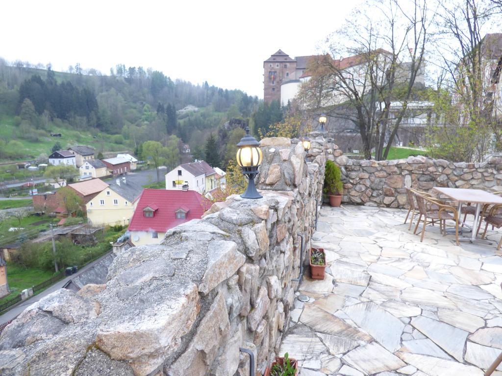 Penzion - Restaurant U Zamku Bečov nad Teplou Dış mekan fotoğraf