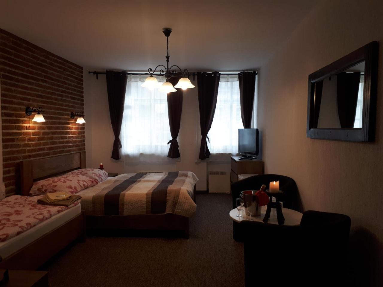 Penzion - Restaurant U Zamku Bečov nad Teplou Dış mekan fotoğraf