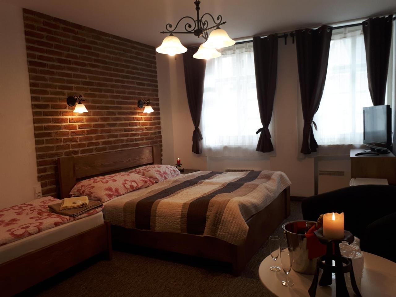Penzion - Restaurant U Zamku Bečov nad Teplou Dış mekan fotoğraf