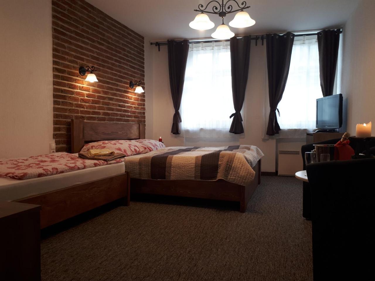 Penzion - Restaurant U Zamku Bečov nad Teplou Dış mekan fotoğraf