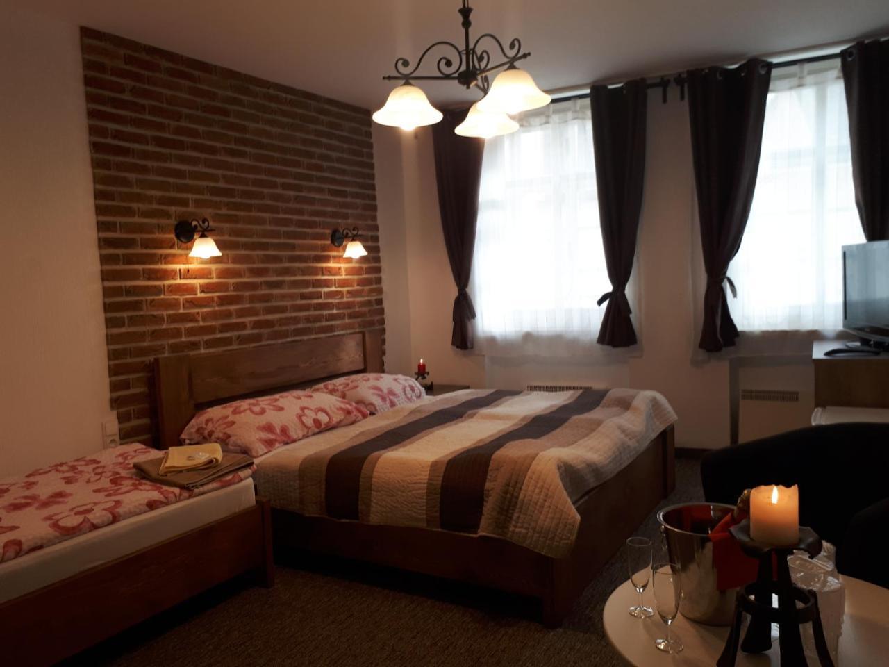 Penzion - Restaurant U Zamku Bečov nad Teplou Dış mekan fotoğraf