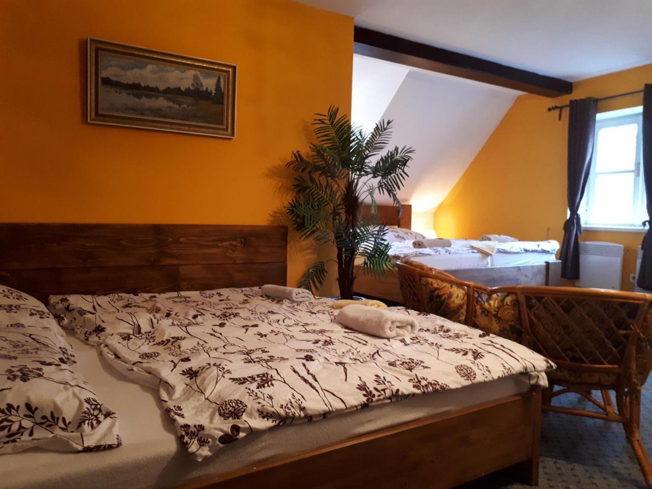 Penzion - Restaurant U Zamku Bečov nad Teplou Dış mekan fotoğraf