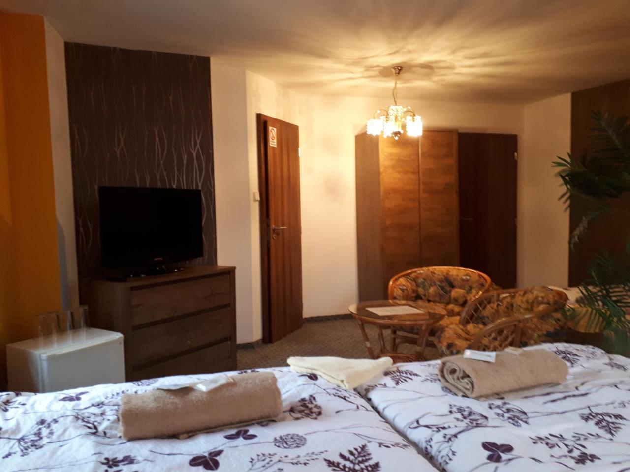 Penzion - Restaurant U Zamku Bečov nad Teplou Dış mekan fotoğraf