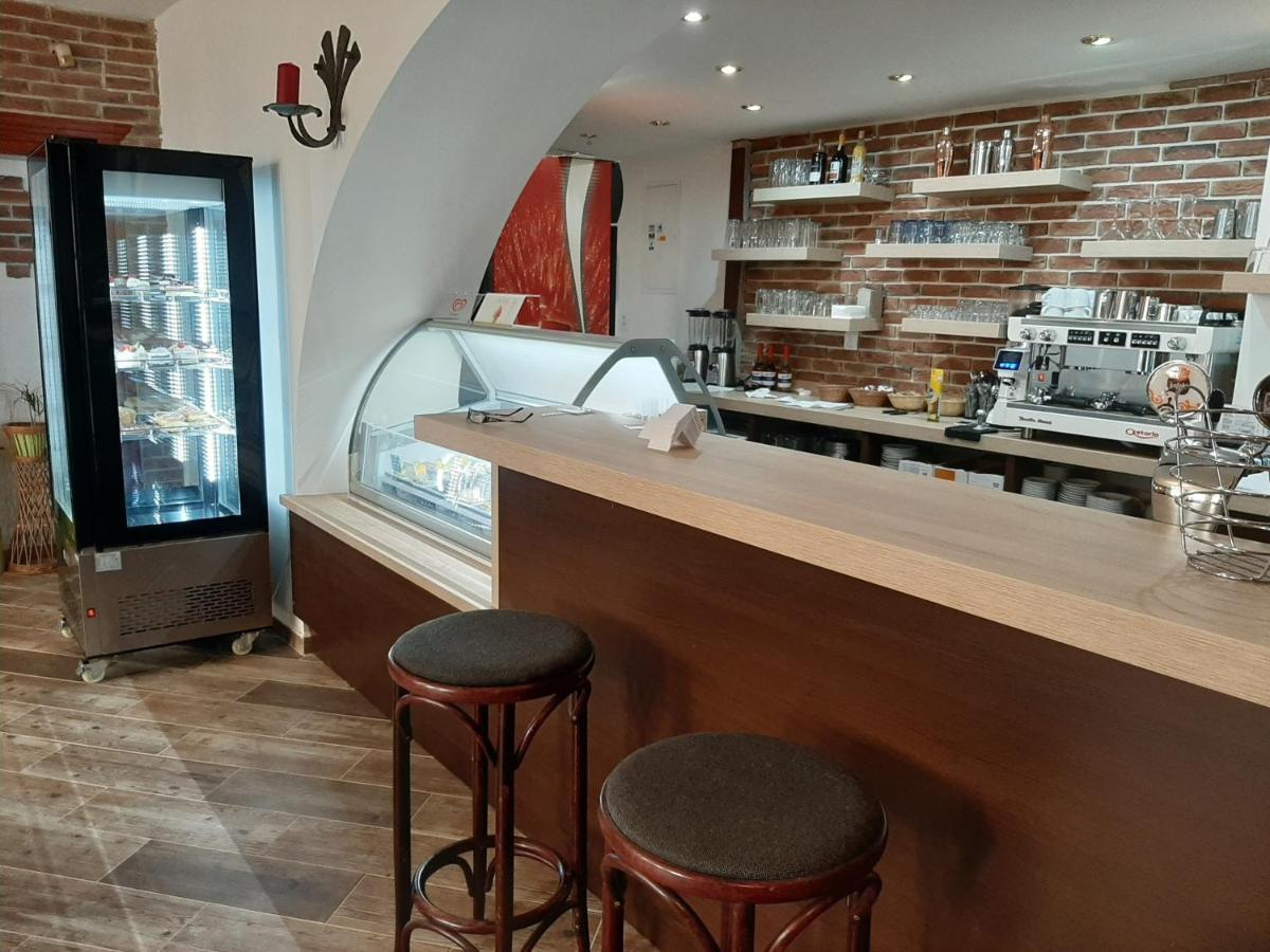 Penzion - Restaurant U Zamku Bečov nad Teplou Dış mekan fotoğraf