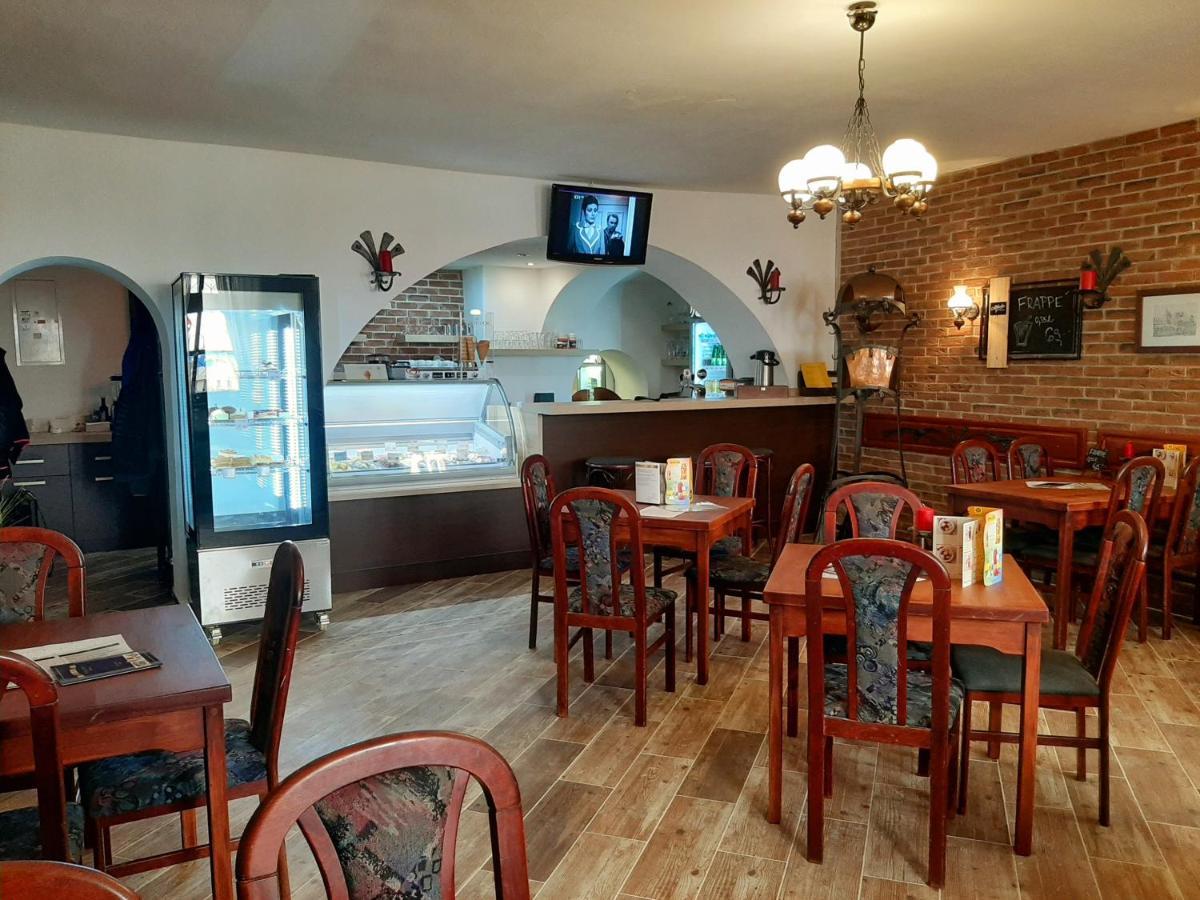 Penzion - Restaurant U Zamku Bečov nad Teplou Dış mekan fotoğraf