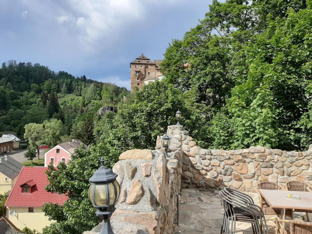 Penzion - Restaurant U Zamku Bečov nad Teplou Dış mekan fotoğraf